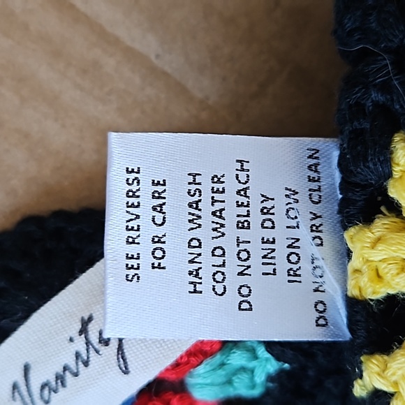 Era Vanity granny square crochet crop halter top - Picture 7 of 8